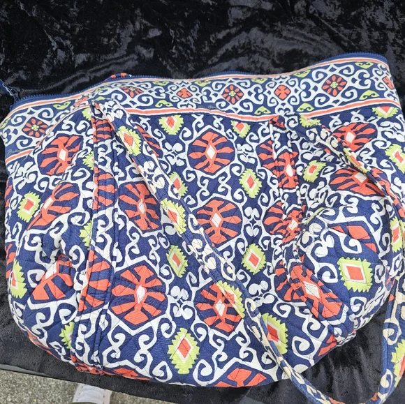 Vera Bradley Weekend Bag Gently used - Picture 1 of 4